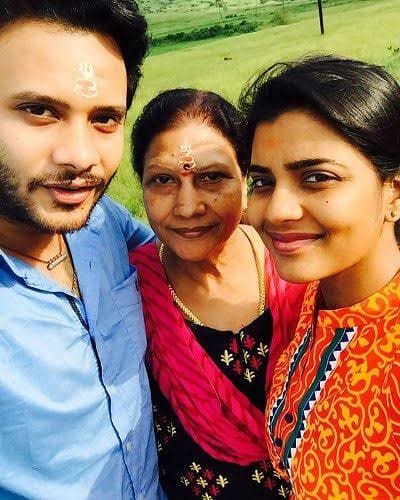 Aishwarya Rajesh with her family